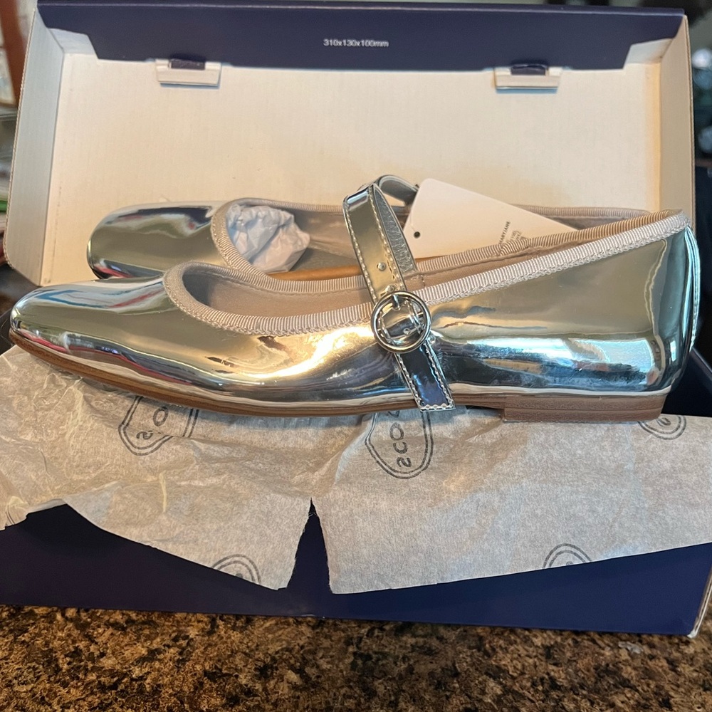 Women's Silver Mary Jane Shoes - Picture 4 of 5